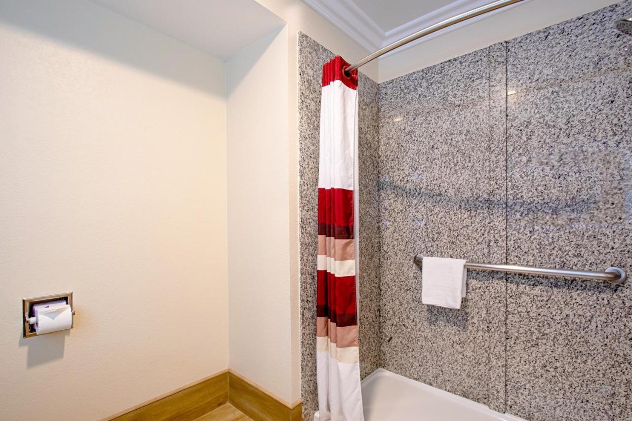 Red Roof Inn & Suites Monterey Dış mekan fotoğraf