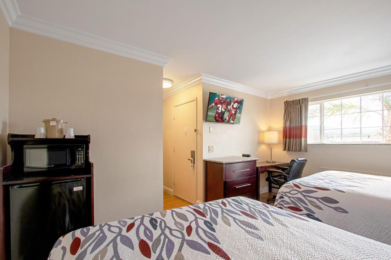 Red Roof Inn & Suites Monterey Dış mekan fotoğraf