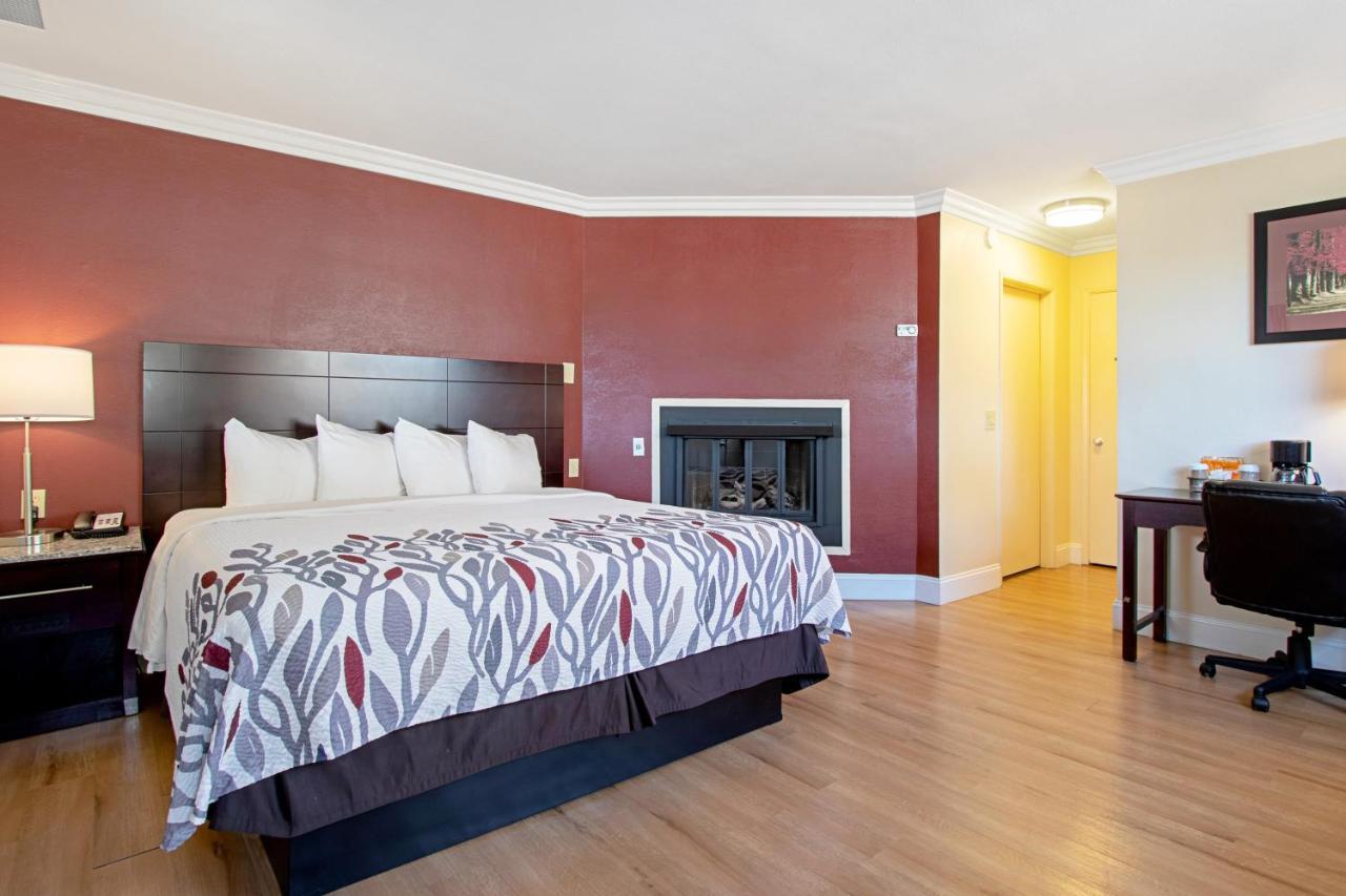 Red Roof Inn & Suites Monterey Dış mekan fotoğraf