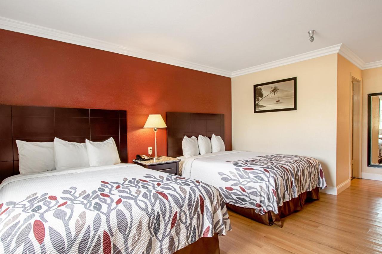 Red Roof Inn & Suites Monterey Dış mekan fotoğraf
