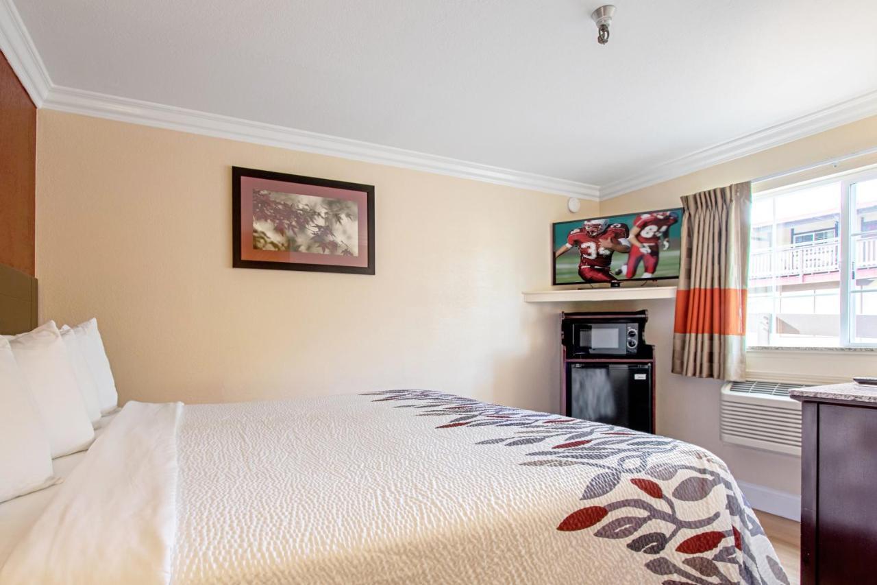 Red Roof Inn & Suites Monterey Dış mekan fotoğraf