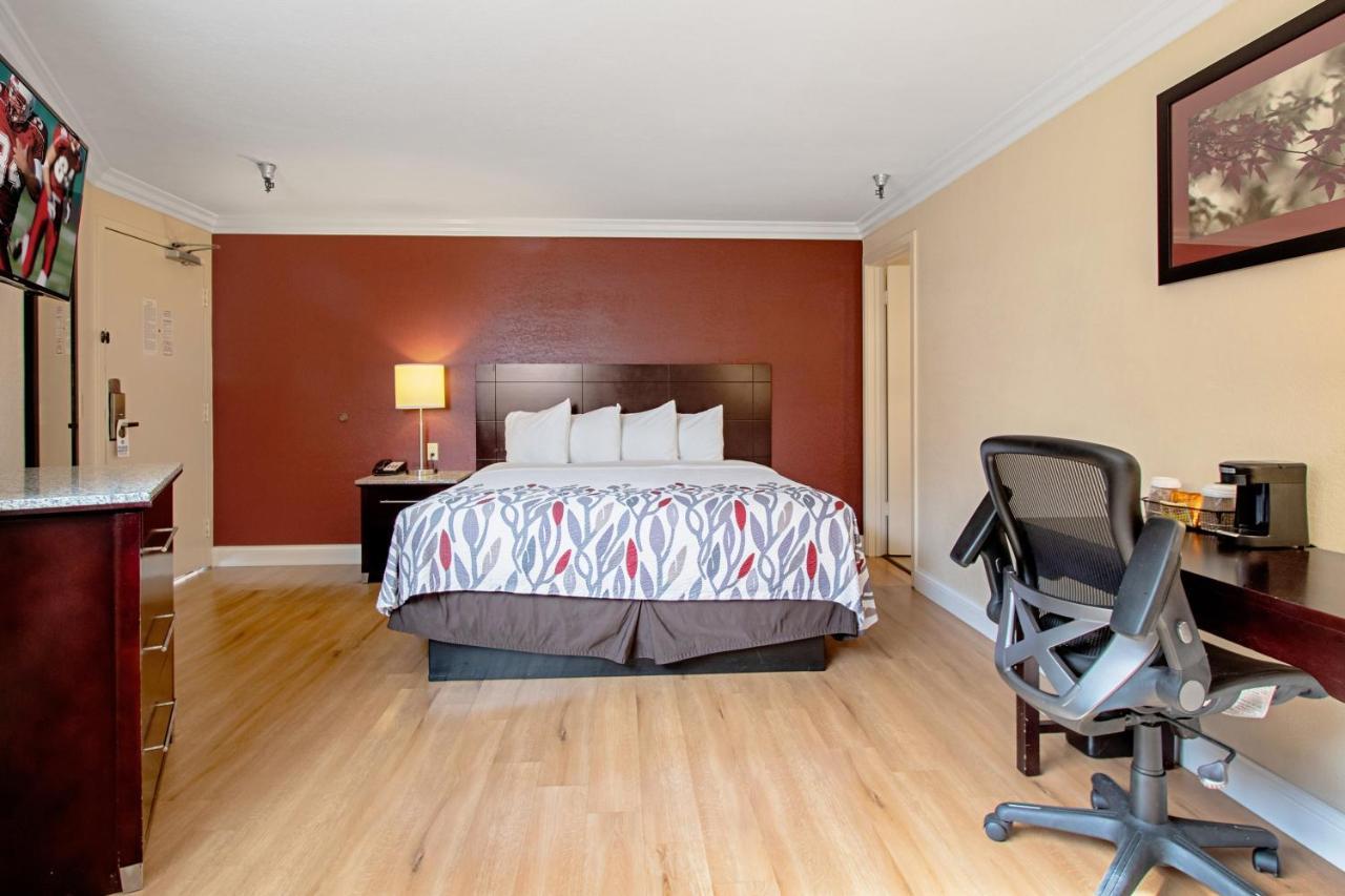 Red Roof Inn & Suites Monterey Dış mekan fotoğraf