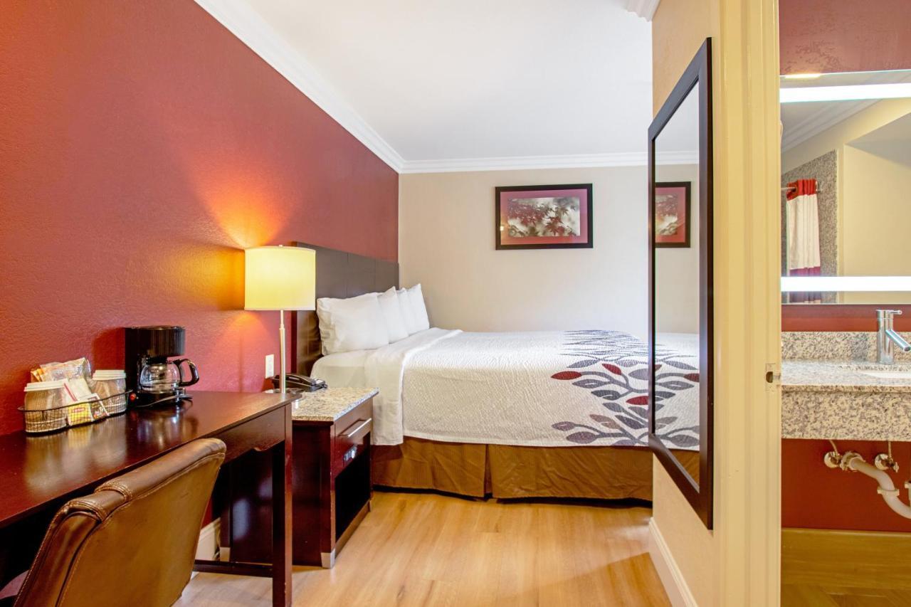 Red Roof Inn & Suites Monterey Dış mekan fotoğraf