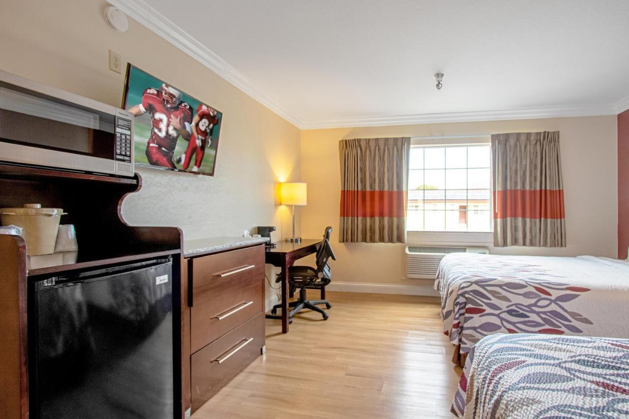 Red Roof Inn & Suites Monterey Dış mekan fotoğraf