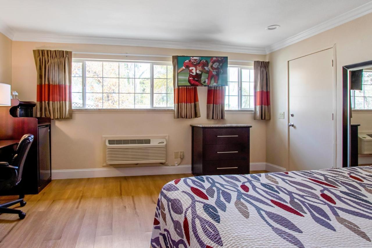 Red Roof Inn & Suites Monterey Dış mekan fotoğraf