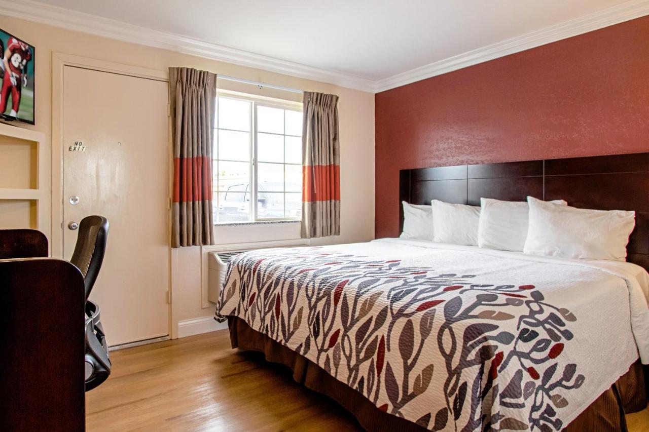 Red Roof Inn & Suites Monterey Dış mekan fotoğraf