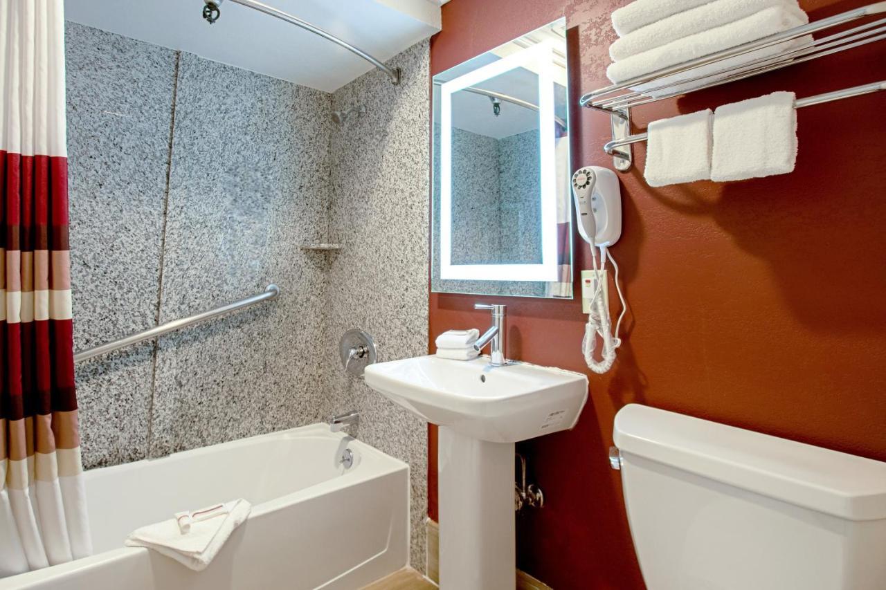 Red Roof Inn & Suites Monterey Dış mekan fotoğraf