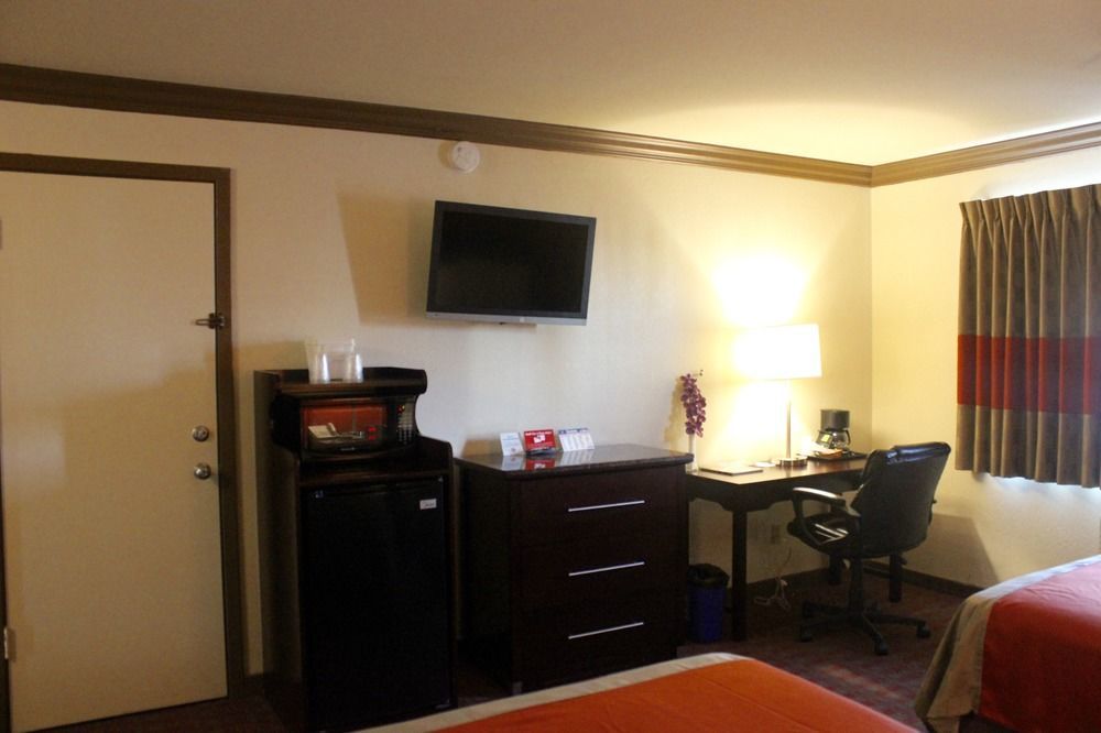 Red Roof Inn & Suites Monterey Dış mekan fotoğraf