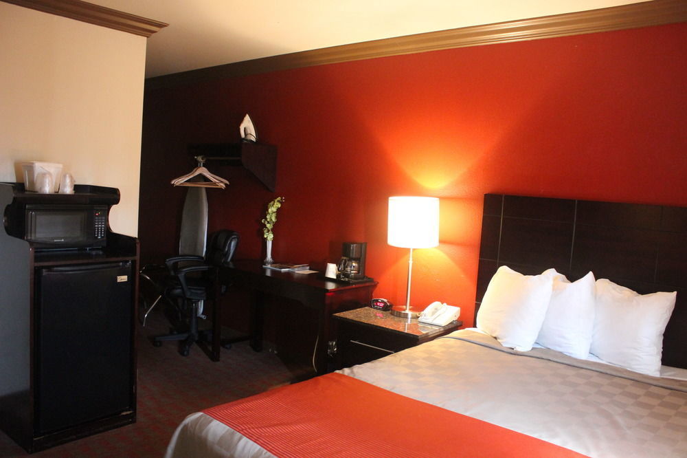 Red Roof Inn & Suites Monterey Dış mekan fotoğraf