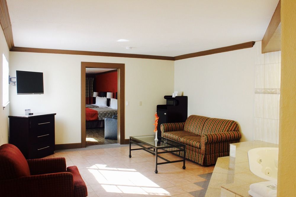 Red Roof Inn & Suites Monterey Dış mekan fotoğraf