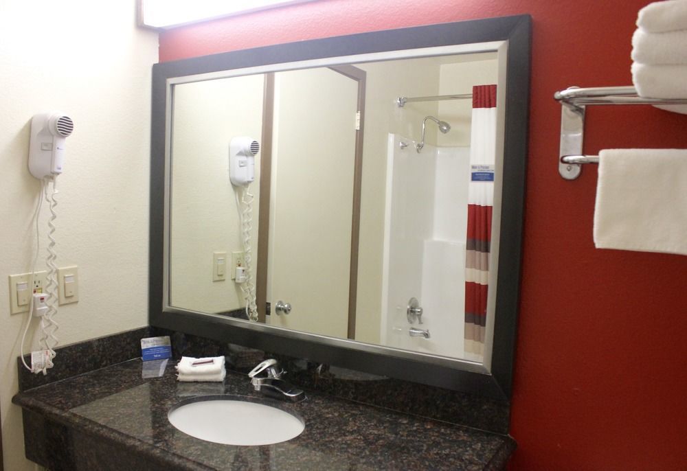 Red Roof Inn & Suites Monterey Dış mekan fotoğraf