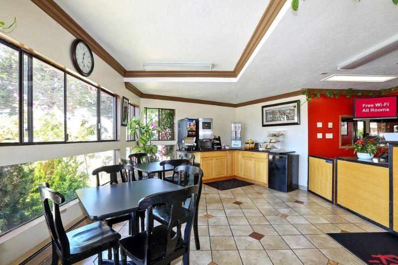 Red Roof Inn & Suites Monterey Dış mekan fotoğraf