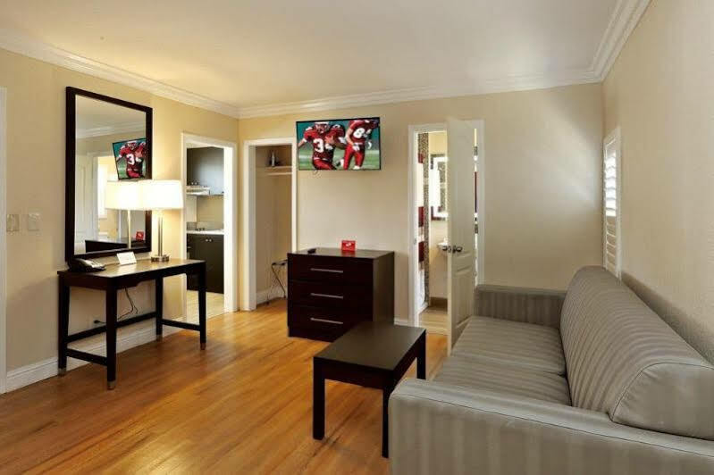 Red Roof Inn & Suites Monterey Dış mekan fotoğraf