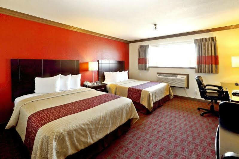 Red Roof Inn & Suites Monterey Dış mekan fotoğraf